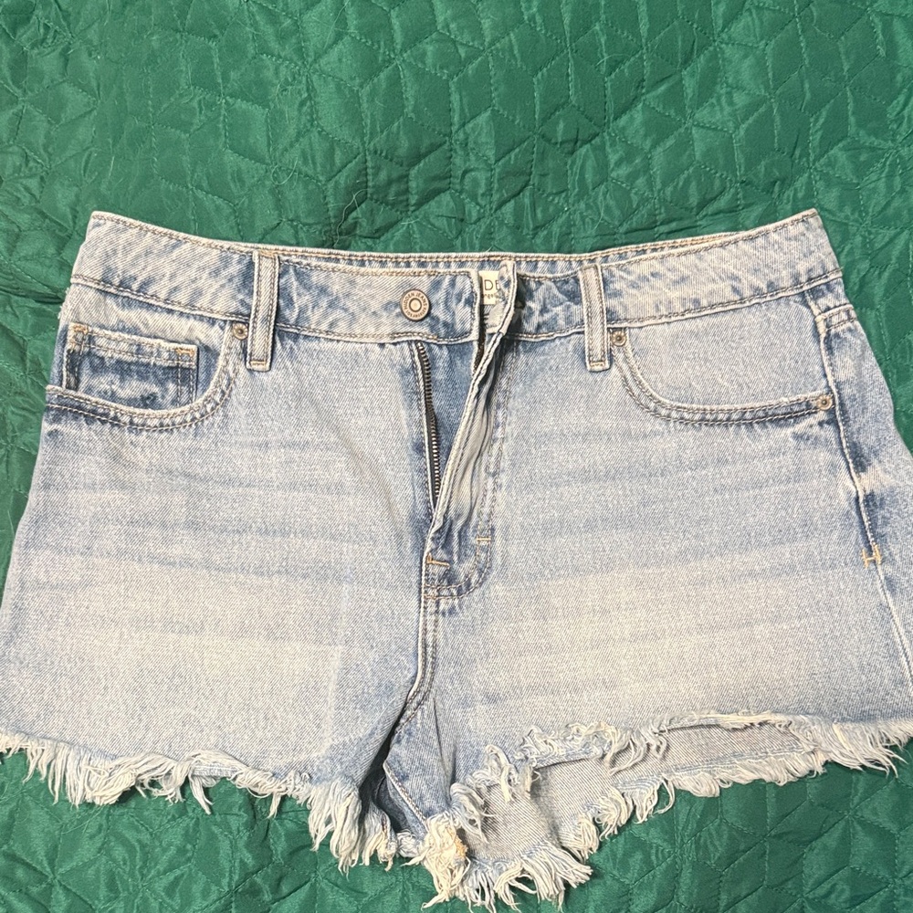 Hidden Frayed Hem Women Shorts